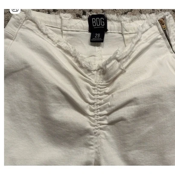 BDG Urban Outfitters V-Front Ruched Flare Jeans White Size 29 Exc Cond - Picture 3 of 6